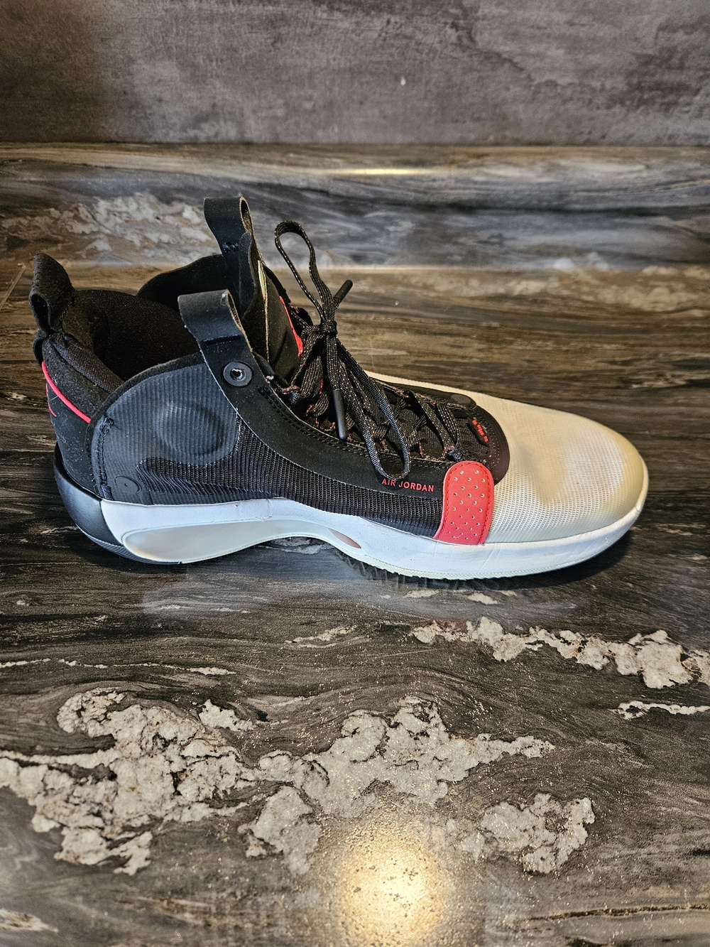 Jordan 34 Chicago 2019 Size 9.5 - Picture 10 of 15